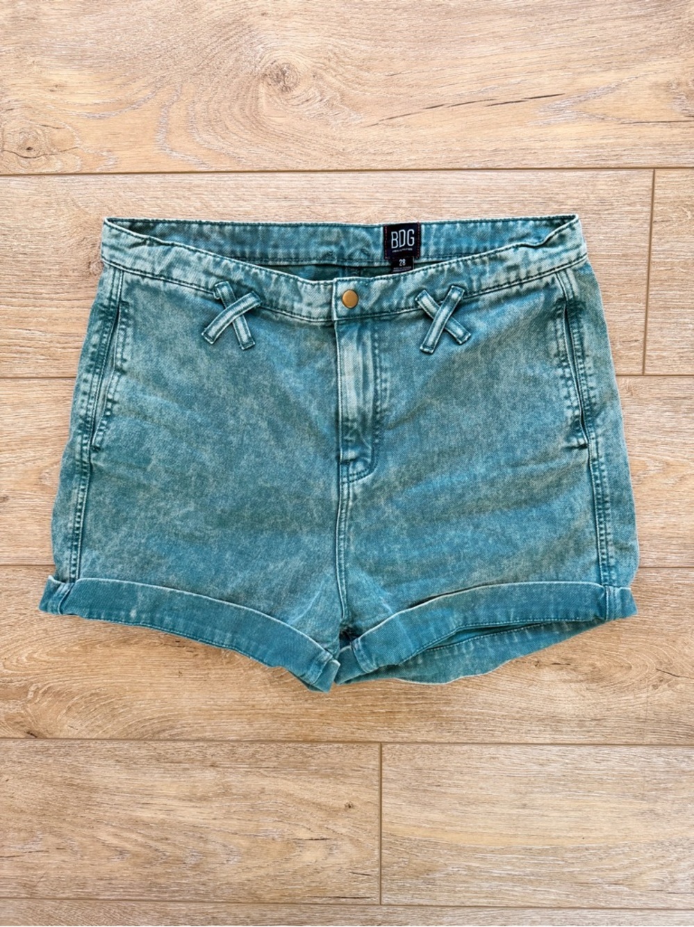 BDG Urban Outfitters Green Acid Wash Cuffed Denim Shorts Sz 28 Festival